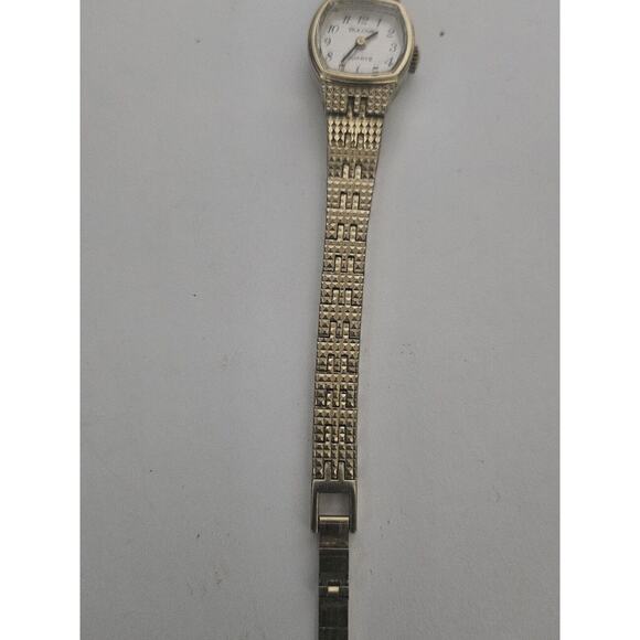 Bulova 1990 Square QuartzWatch Women New Battery Running Very Nice Petite 6\